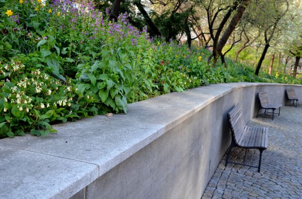 Concrete Retaining Wall Service in Brick