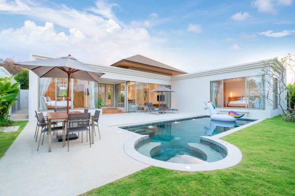 Pool Deck Pouring in Brick
